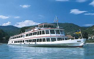 Cruising ship in the Wachau